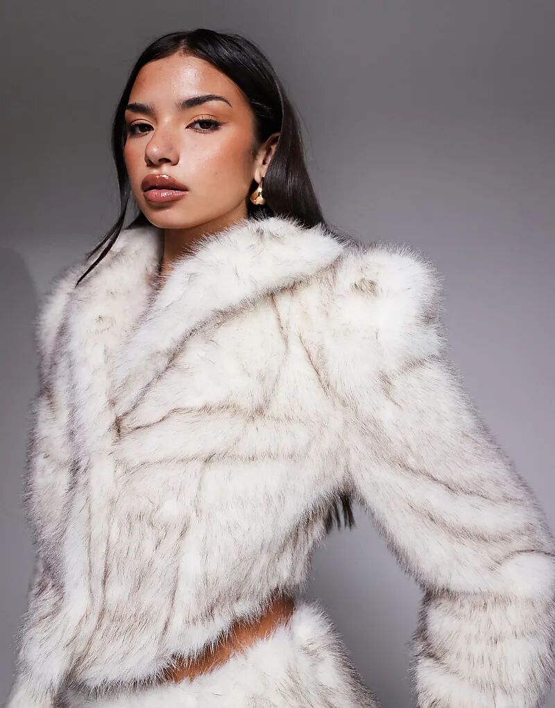 Укороченная куртка ASOS LUXE из искусственного меха натурального цвета
Укороченная куртка ASOS LUXE из искусственного меха натурального цвета