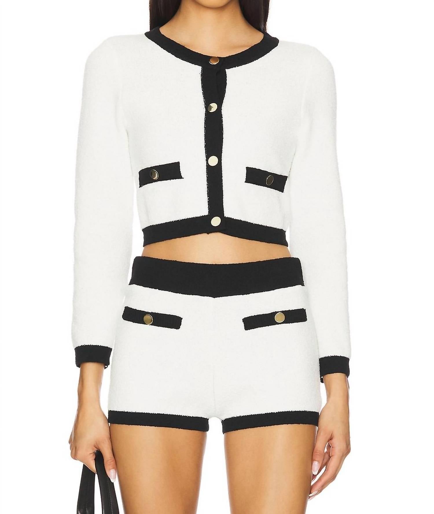 Бруни Куртка в бело-черном цвете Le Superbe
Бруни Куртка в бело-черном цвете Le Superbe