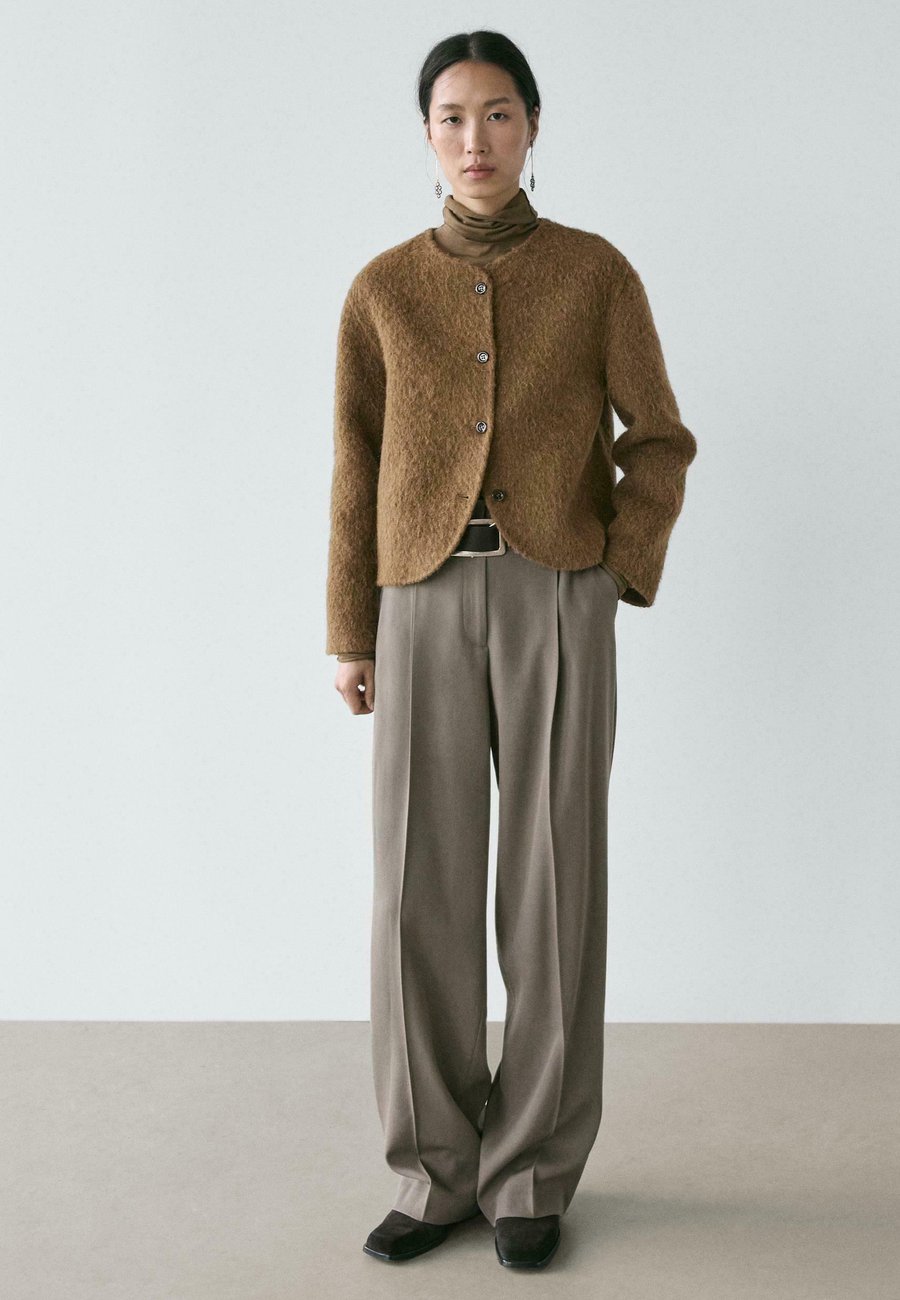 Кардиган Massimo Dutti WITH BRUSHED FINISH, Olive
Кардиган Massimo Dutti WITH BRUSHED FINISH, Olive
