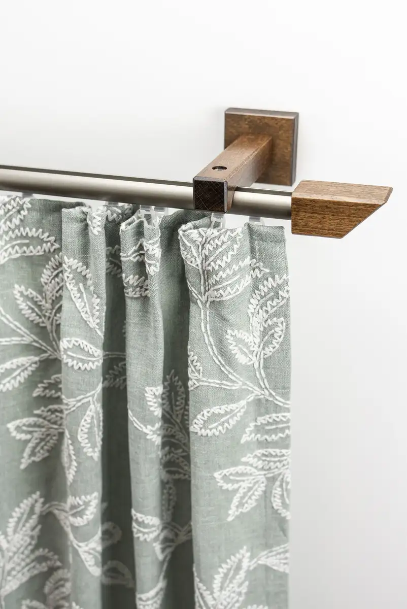 Карниз для штор GARESA "Cubus, внутренний направляющий Quadros", 1 направляющая, желаемая длина, комплект внутренних направляющих, выдвижной, дерево-алюминий 540 см, цвет chromfarben/nussbaum
Карниз для штор GARESA "Cubus, внутренний направляющий Quadros", 1 направляющая, желаемая длина, комплект внутренних направляющих, выдвижной, дерево-алюминий 540 см, цвет chromfarben/nussbaum