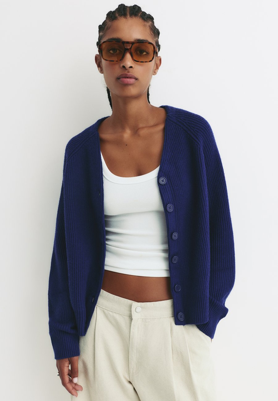 Кардиган PULL&BEAR PURL , Dark-Blue Denim
Кардиган PULL&BEAR PURL , Dark-Blue Denim