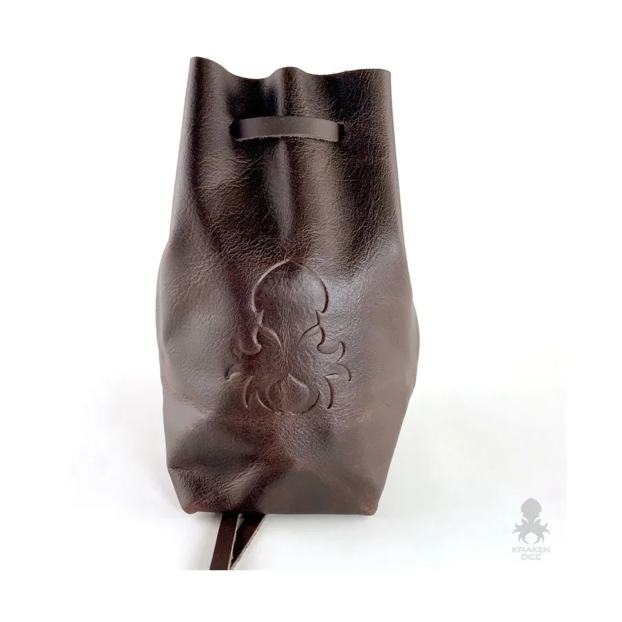 Отдельностоящая большая сумка для игральных костей - кожа шоколадного цвета, Dice Bags & Accessories (Kraken Dice)
Отдельностоящая большая сумка для игральных костей - кожа шоколадного цвета, Dice Bags & Accessories (Kraken Dice)