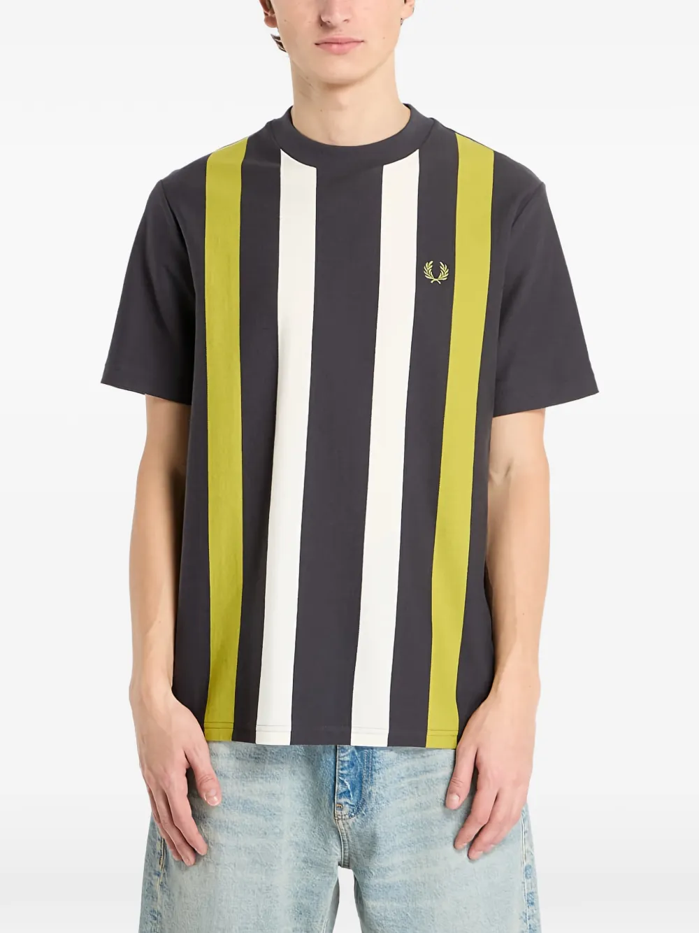 Футболка в вертикальную полоску Fred Perry, серый
Футболка в вертикальную полоску Fred Perry, серый