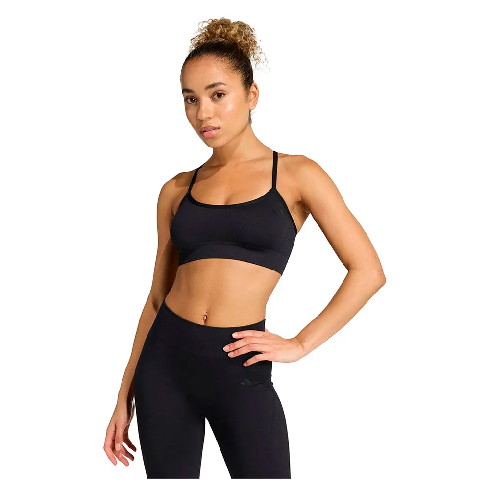 Спортивный бюстгальтер adidas Workout Essentials Knit Low Impact Sports Bra, черный
Спортивный бюстгальтер adidas Workout Essentials Knit Low Impact Sports Bra, черный