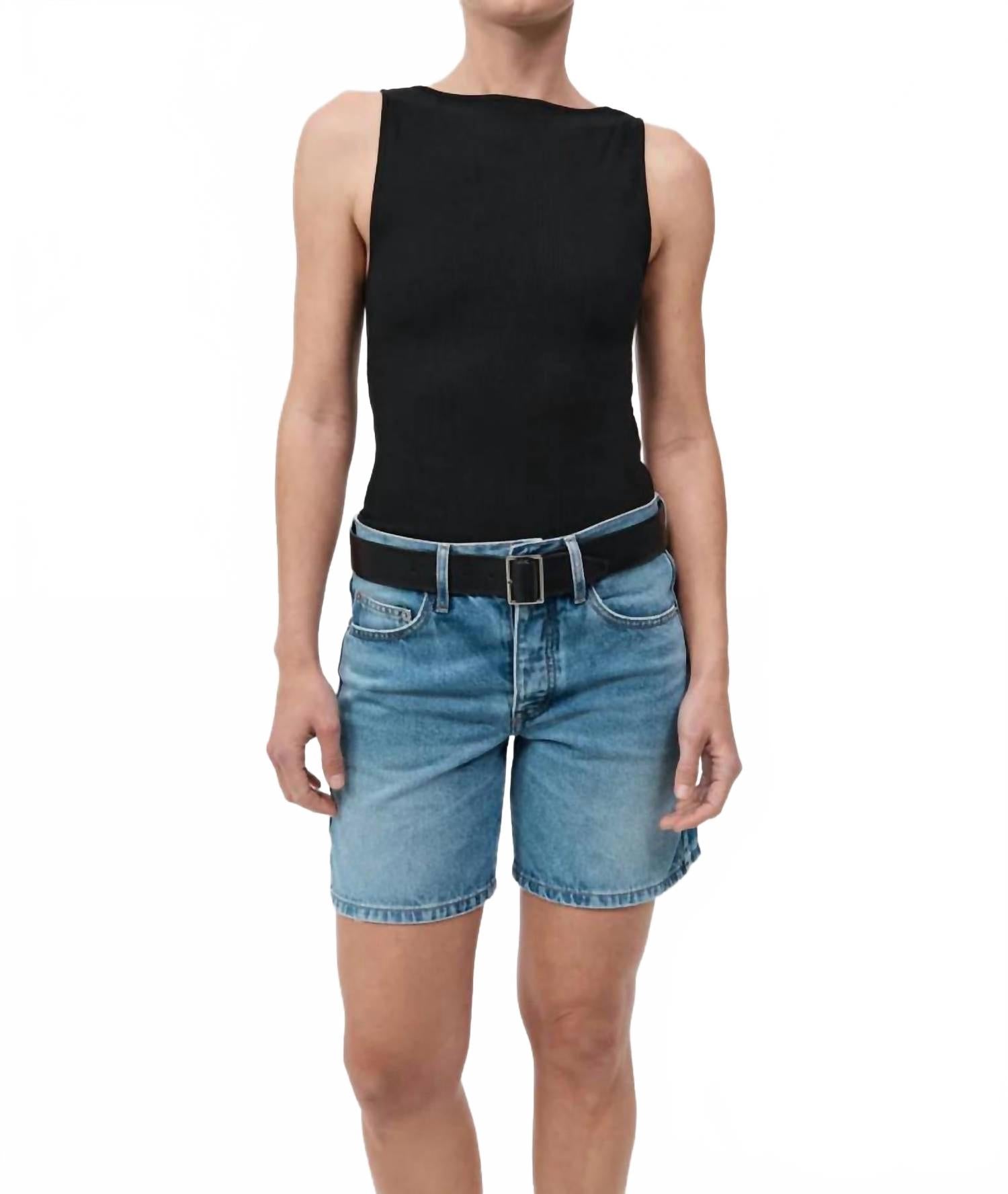 Черный топ с вырезом лодочкой St. Agni
Черный топ с вырезом лодочкой St. Agni