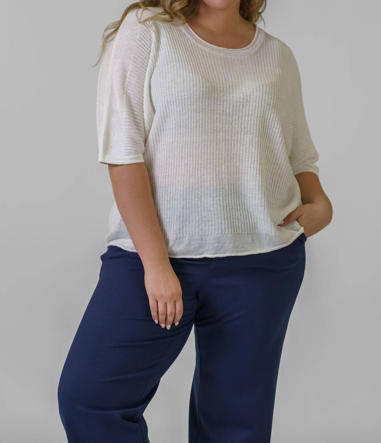 Льняной топ с короткими рукавами - Plus, белый цвет ESTHEME
Льняной топ с короткими рукавами - Plus, белый цвет ESTHEME