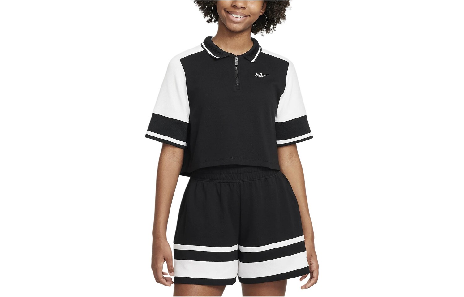 Футболка женская черная/белая Nike
Футболка женская черная/белая Nike