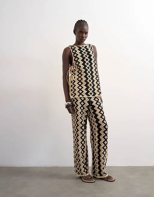 Черно-бежевые трикотажные брюки крючком Topshop
Черно-бежевые трикотажные брюки крючком Topshop