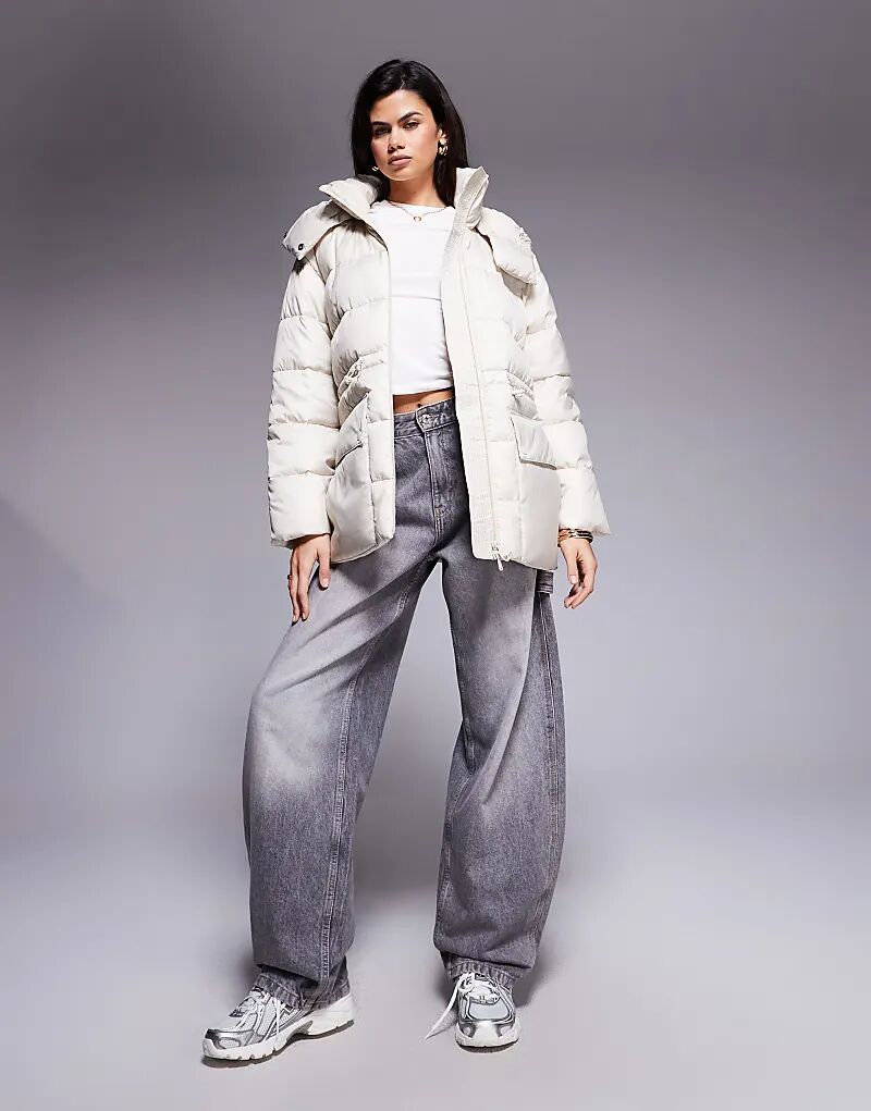 Пуховик Barbour International Lisbon цвета экрю
Пуховик Barbour International Lisbon цвета экрю