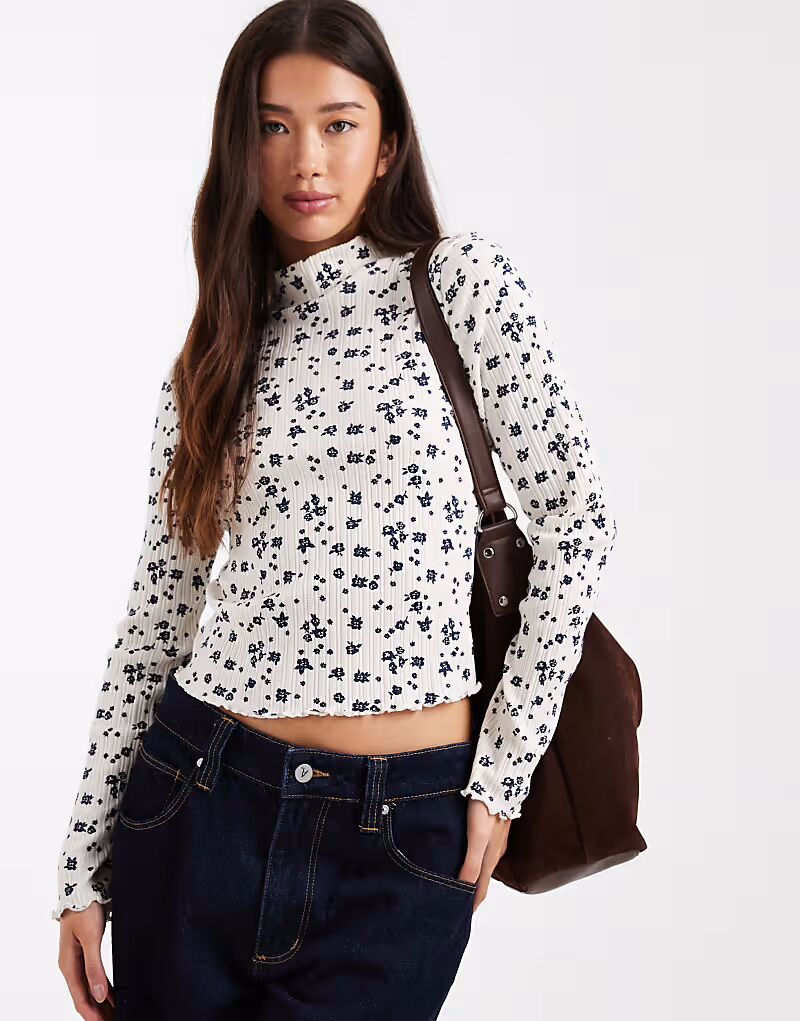 Топ с высоким воротом в рубчик и мелким принтом Miss Selfridge
Топ с высоким воротом в рубчик и мелким принтом Miss Selfridge