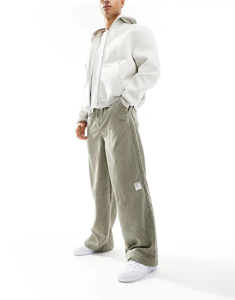 Очень мешковатые вельветовые брюки зеленого цвета с контрастной строчкой ASOS DESIGN
Очень мешковатые вельветовые брюки зеленого цвета с контрастной строчкой ASOS DESIGN