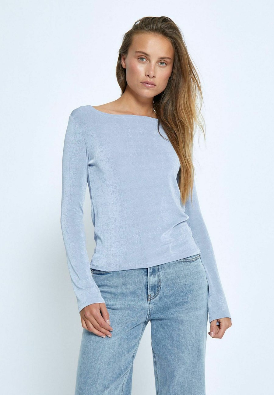 Топ Desires BOB BOATNECK, Lavender Lustre Blue/Blue
Топ Desires BOB BOATNECK, Lavender Lustre Blue/Blue