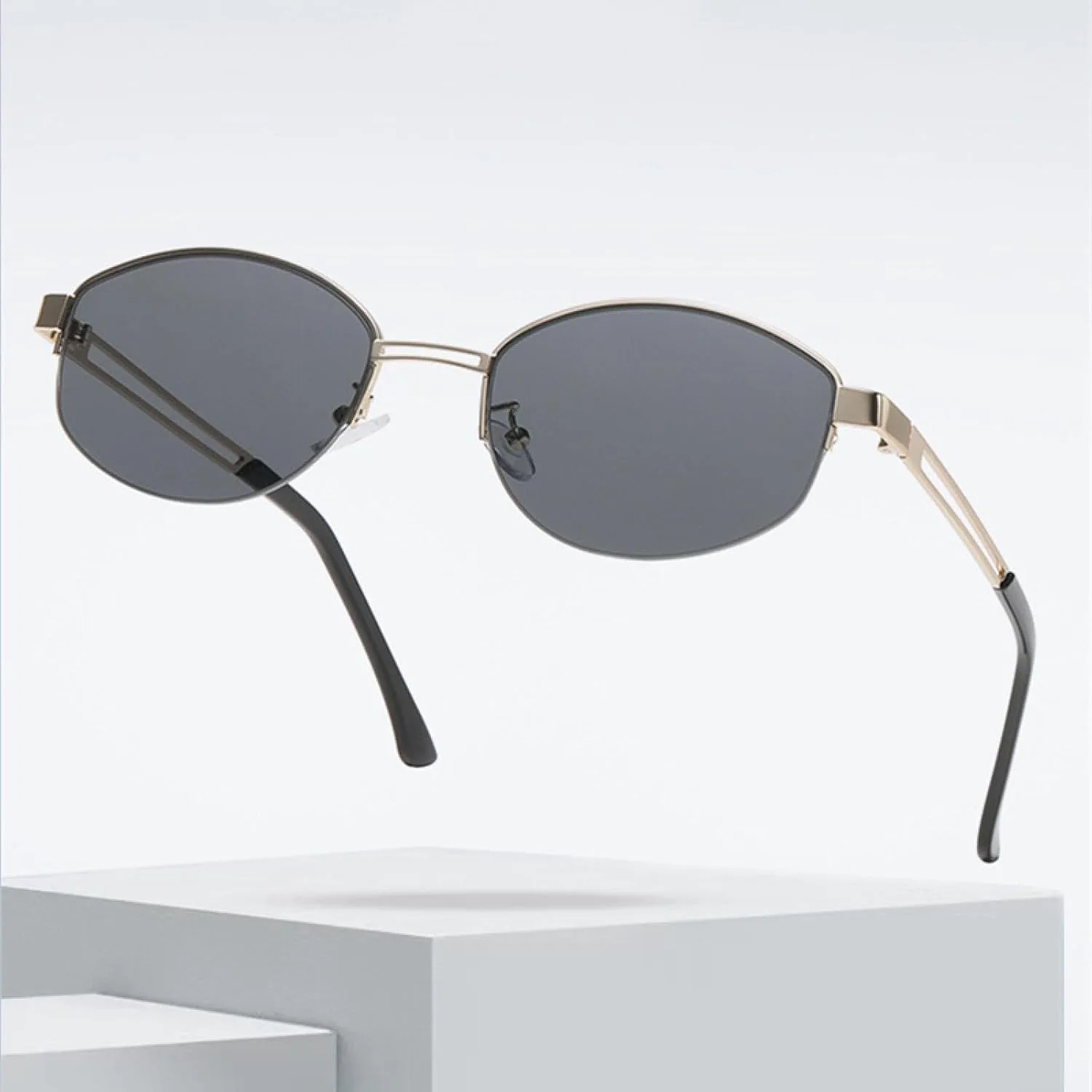 Модные овальные солнцезащитные очки для женщин, винтажные, полуободковые, с прозрачными линзами Ocean, защита от УФ-излучения UV400, для мужчин HHZZYVY, Black Clear
Модные овальные солнцезащитные очки для женщин, винтажные, полуободковые, с прозрачными линзами Ocean, защита от УФ-излучения UV400, для мужчин HHZZYVY, Black Clear