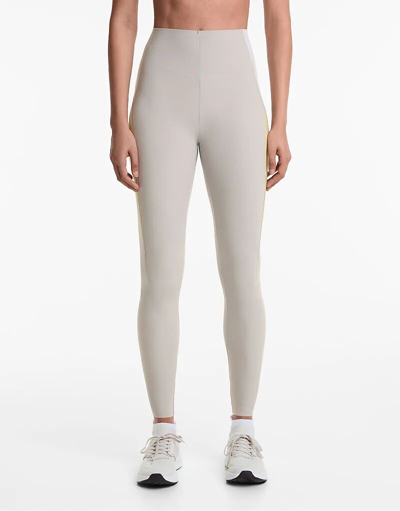 Леггинсы Oysho Compressive core control длиной до щиколотки 65 см серого цвета
Леггинсы Oysho Compressive core control длиной до щиколотки 65 см серого цвета