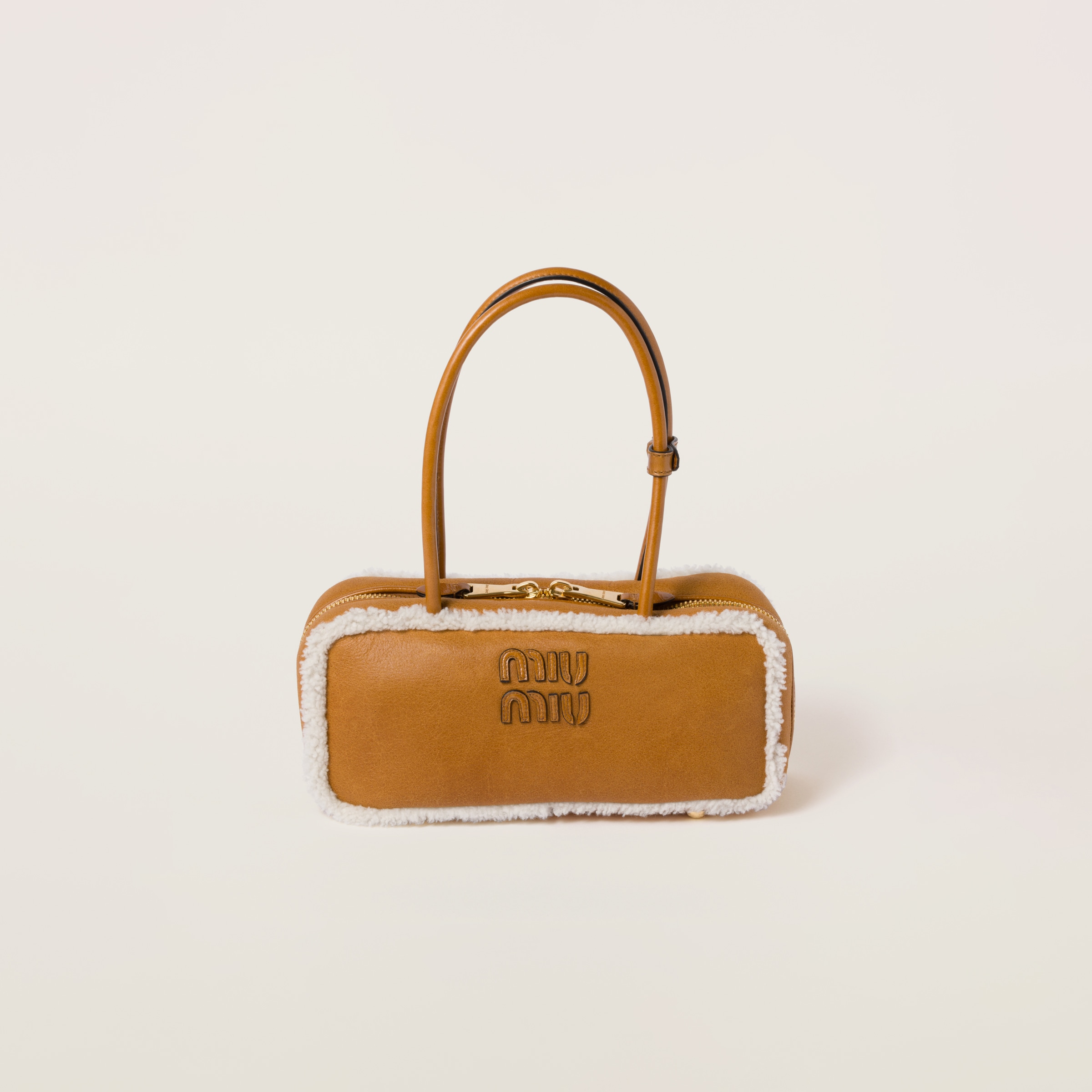 Сумка beau из овчины с верхней ручкой MIU MIU, коньячный/натуральный
Сумка beau из овчины с верхней ручкой MIU MIU, коньячный/натуральный