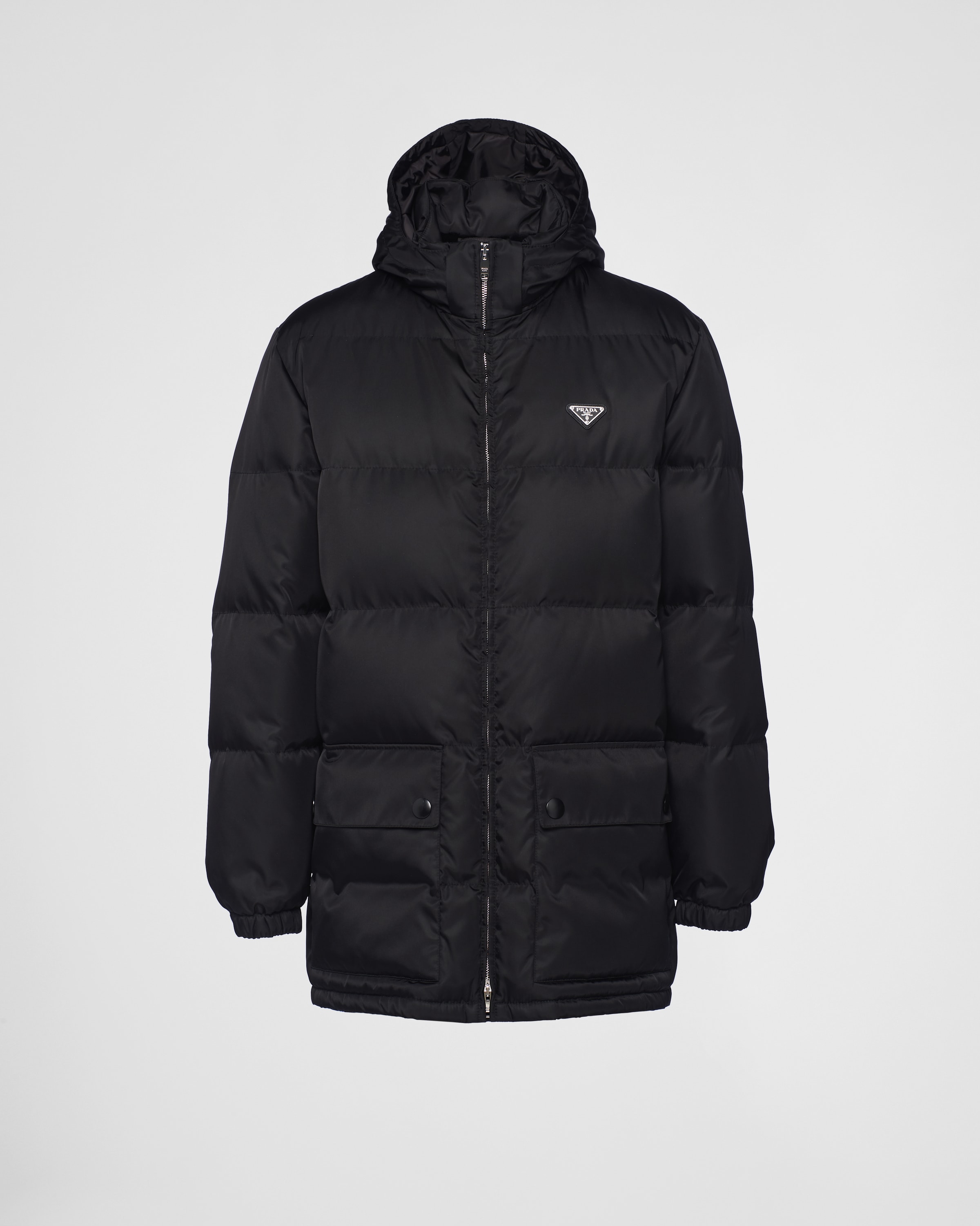 Длинная пуховая куртка из Re-Nylon Prada, черный
Длинная пуховая куртка из Re-Nylon Prada, черный