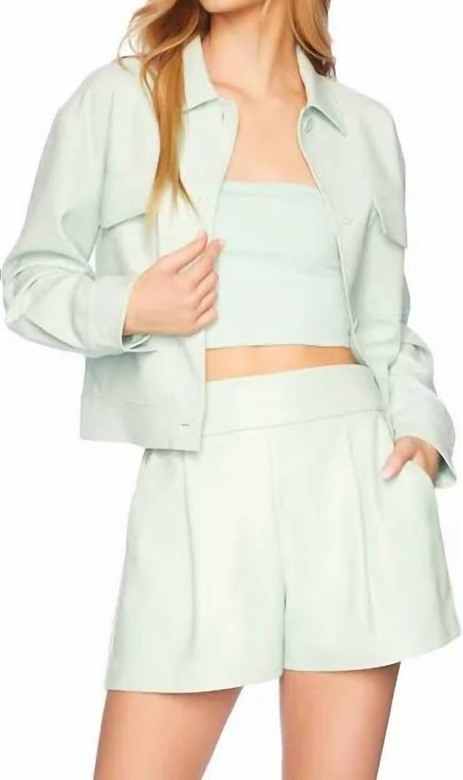 Мятные плиссированные шорты из искусственной кожи Susana Monaco
Мятные плиссированные шорты из искусственной кожи Susana Monaco