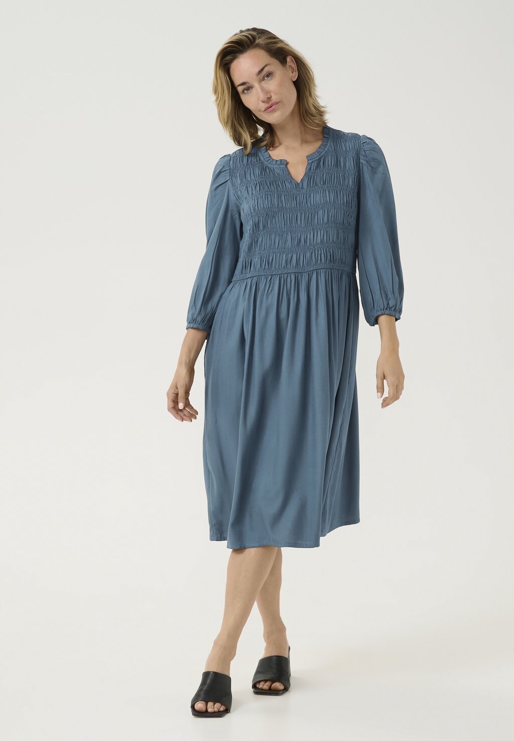 Дневное платье V-NECK 3/4 SLEEVES Kaffe, неоновый синий
Дневное платье V-NECK 3/4 SLEEVES Kaffe, неоновый синий