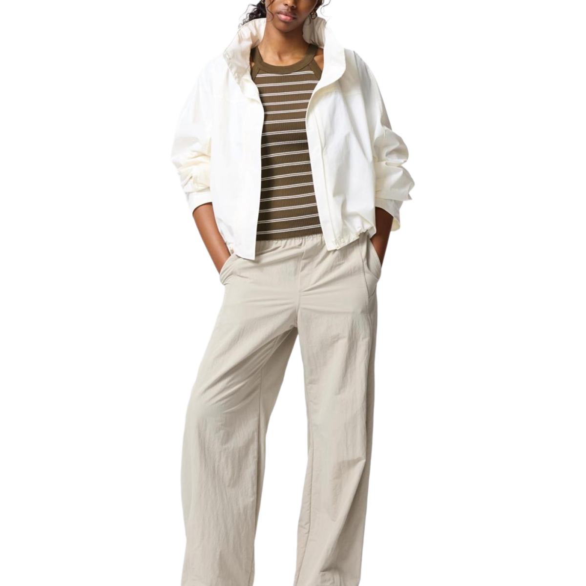 UNIQLO Женские повседневные брюки бежевого цвета
UNIQLO Женские повседневные брюки бежевого цвета