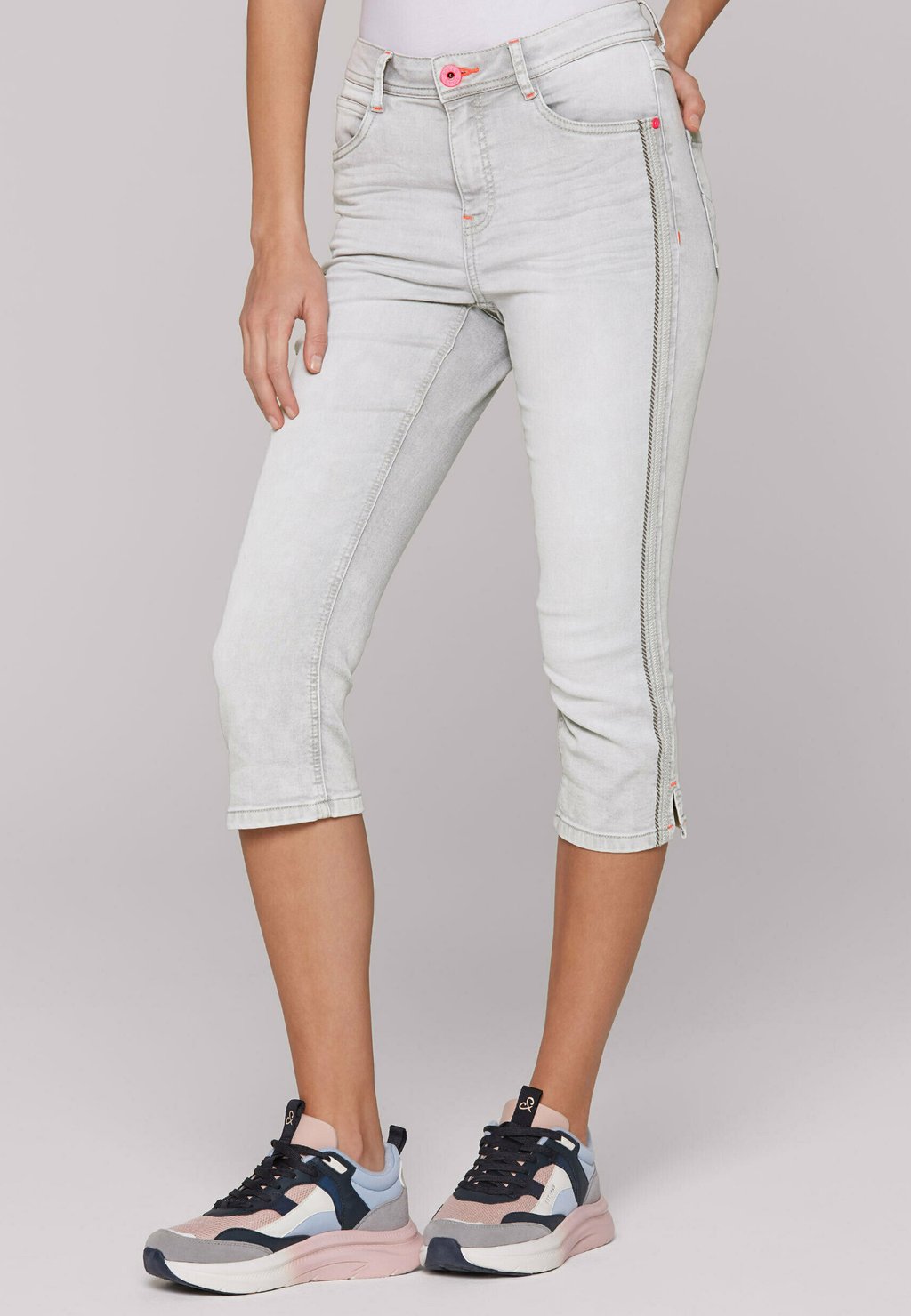 Джинсы облегающего кроя CAPRI Soccx, серый
Джинсы облегающего кроя CAPRI Soccx, серый