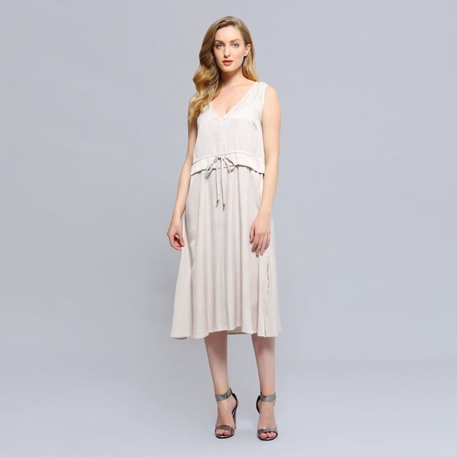 Платье миди с V-образным вырезом и регулируемой талией Smart And Joy, бежевый
Платье миди с V-образным вырезом и регулируемой талией Smart And Joy, бежевый