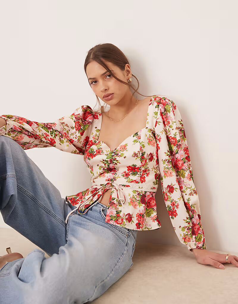 Блузка Hope & Ivy с квадратным вырезом и открытой спиной, с баской, в цветочек, белого и красного цвета
Блузка Hope & Ivy с квадратным вырезом и открытой спиной, с баской, в цветочек, белого и красного цвета