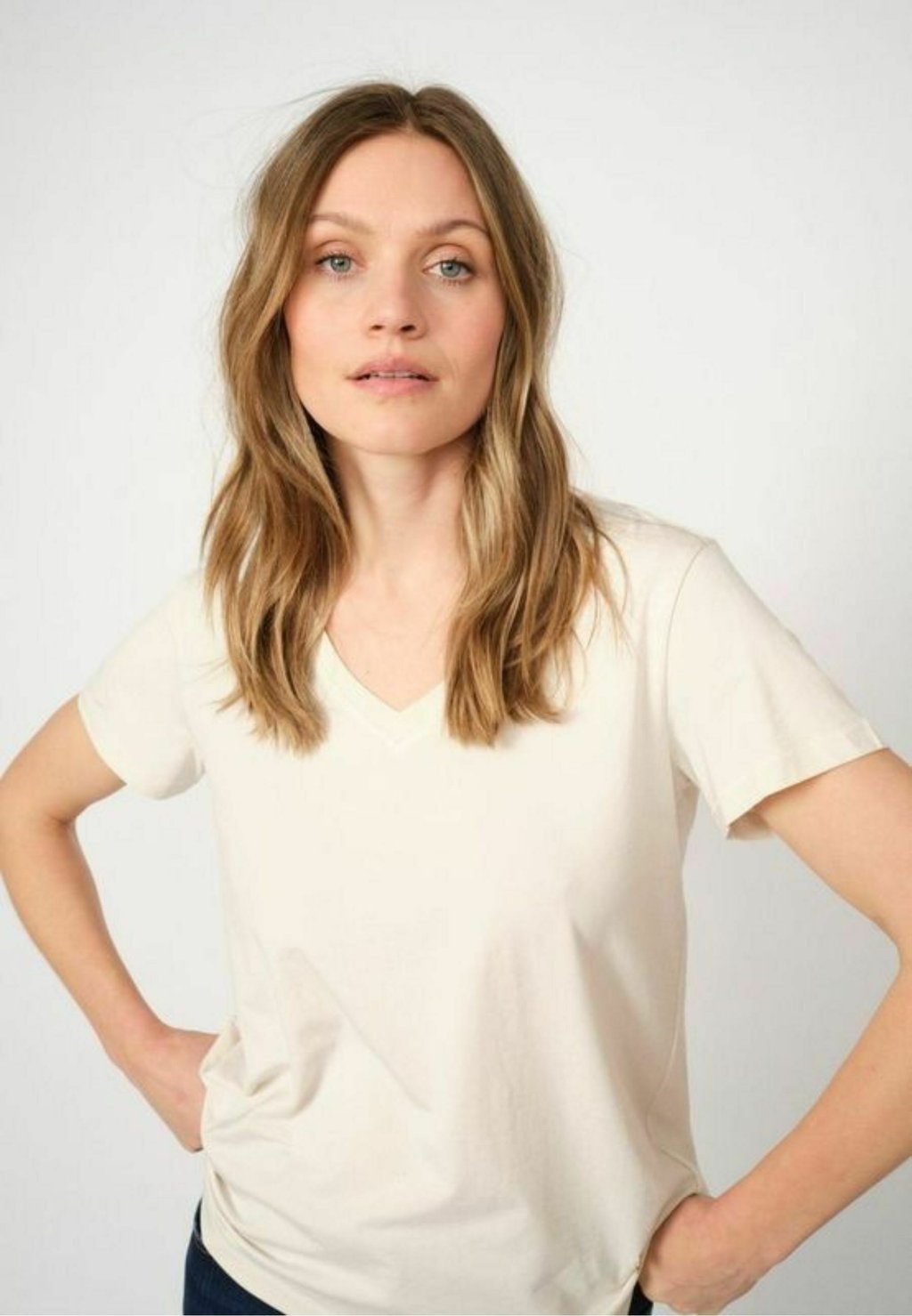 Футболка с принтом MMDALA V-SS Mos Mosh, бежевый
Футболка с принтом MMDALA V-SS Mos Mosh, бежевый