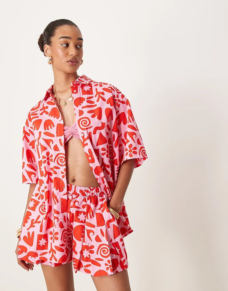 Рубашка свободного кроя с короткими рукавами ASOS DESIGN с художественным принтом
Рубашка свободного кроя с короткими рукавами ASOS DESIGN с художественным принтом