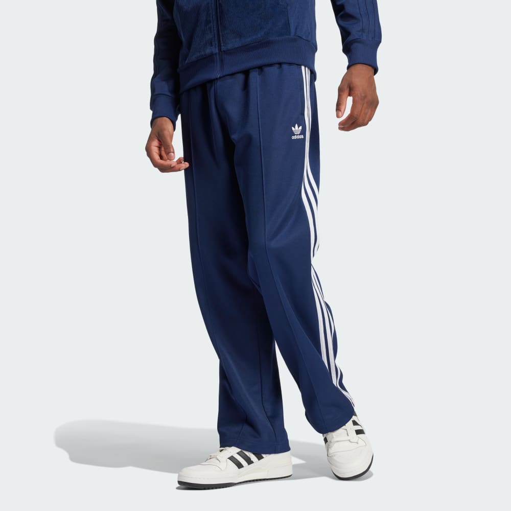 Спортивный костюм Adidas Adicolor Baggy Fit Firebird Track Pants, темный индиго
Спортивный костюм Adidas Adicolor Baggy Fit Firebird Track Pants, темный индиго
