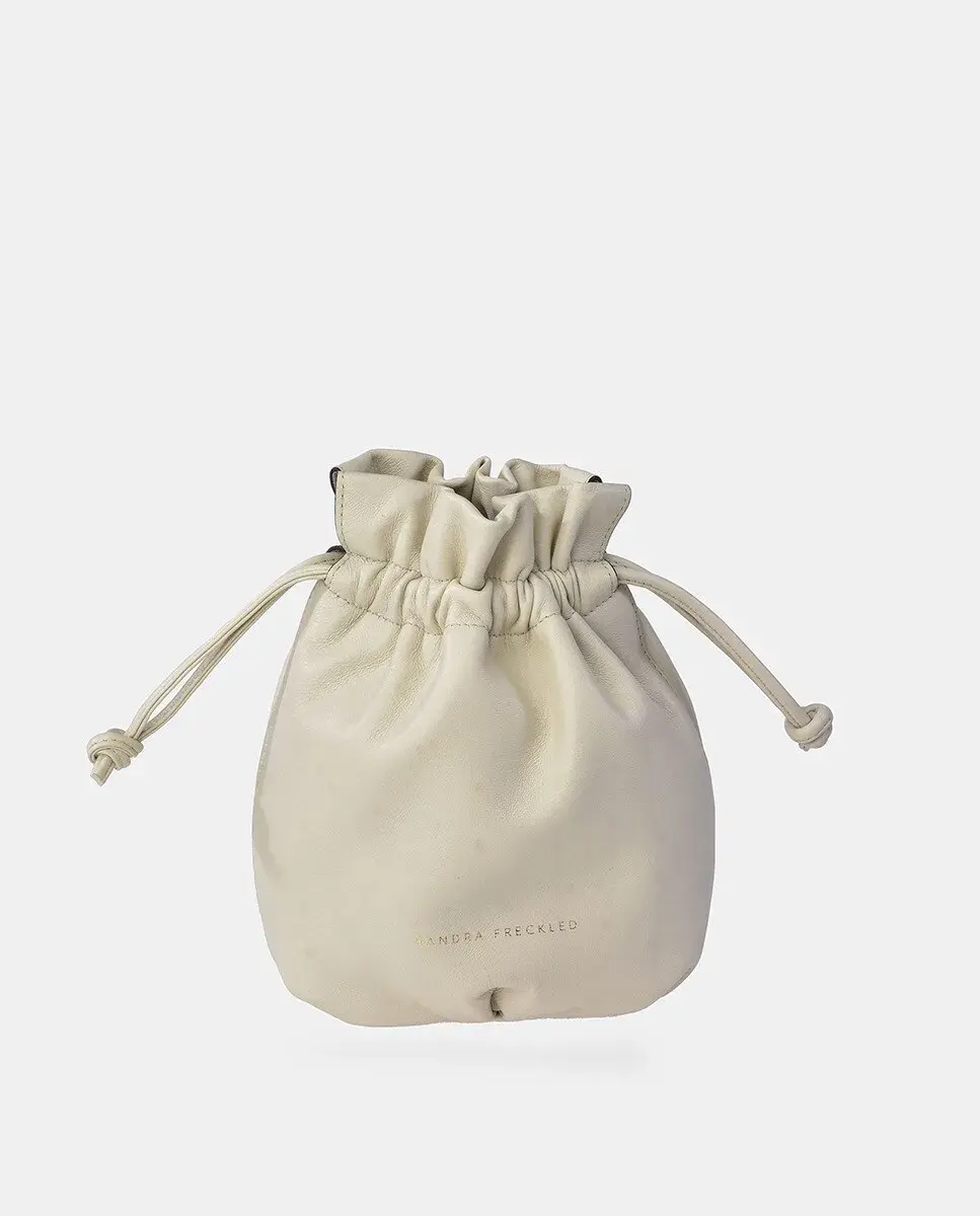 Сумка Judas Sandra Freckled из кремовой кожи с металлическим ремнем на плечо, бежевый
Сумка Judas Sandra Freckled из кремовой кожи с металлическим ремнем на плечо, бежевый