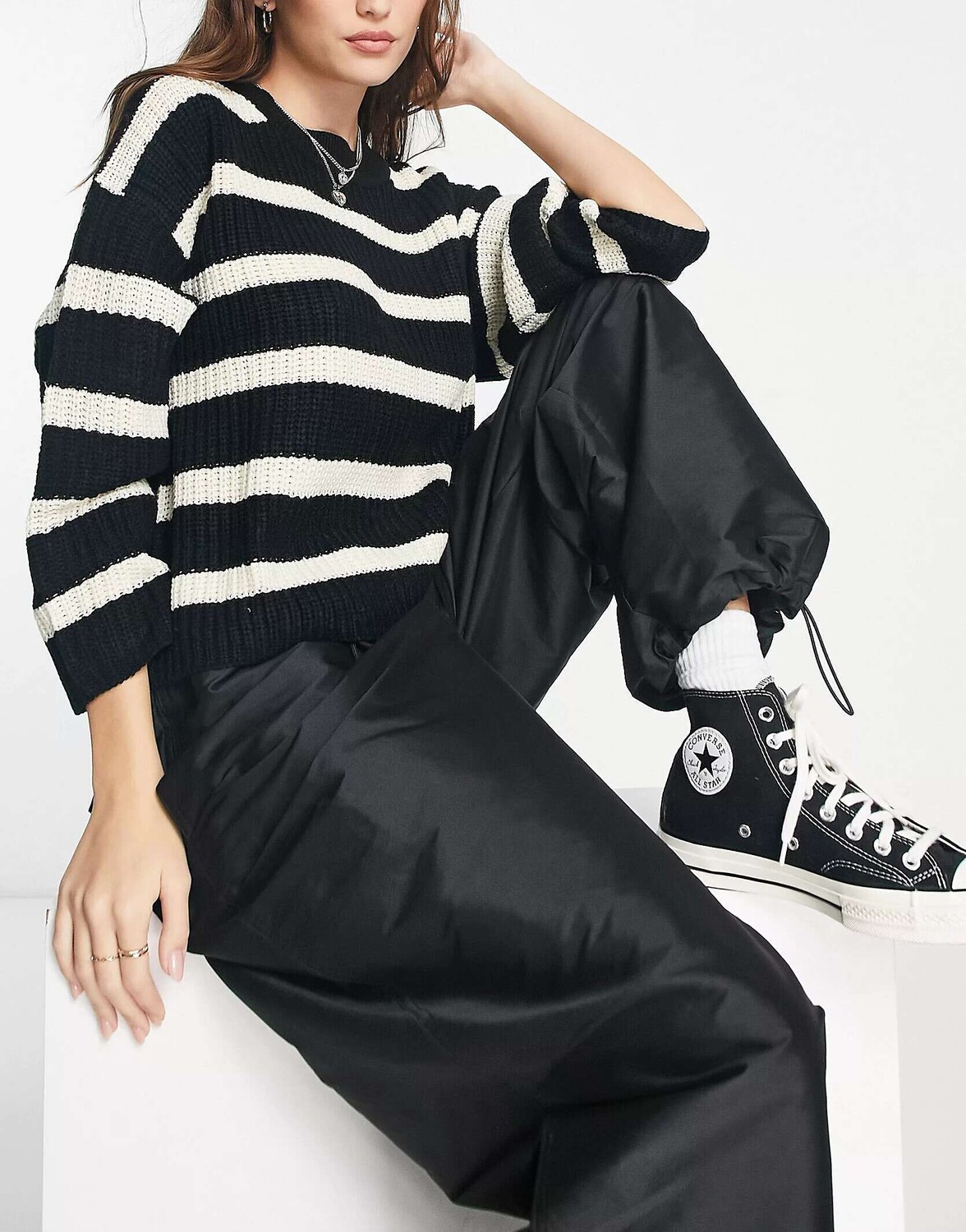 Вязаный джемпер с круглым вырезом JDY в бежевую и черную полоску, Черный, Вязаный джемпер с круглым вырезом JDY в бежевую и черную полоску 
Вязаный джемпер с круглым вырезом JDY в бежевую и черную полоску, Черный, Вязаный джемпер с круглым вырезом JDY в бежевую и черную полоску