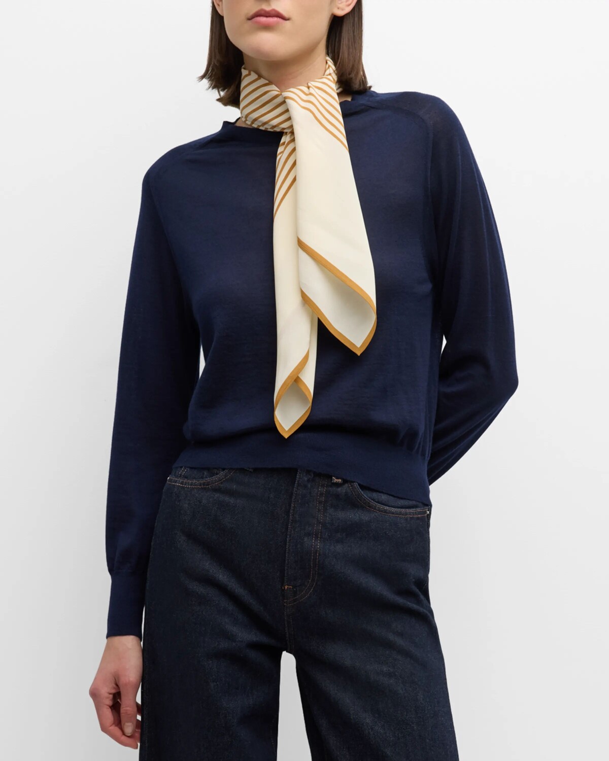 Хлопково-шелковый шарф с монограммой по центру Toteme, цвет Bone
Хлопково-шелковый шарф с монограммой по центру Toteme, цвет Bone