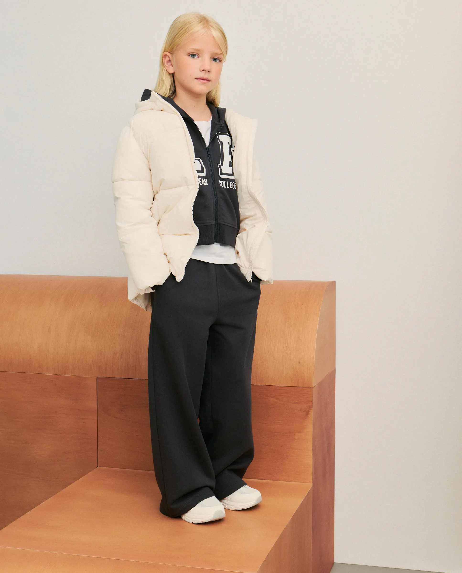 Детская парка-пуховик Kids El Corte Inglés, песочный
Детская парка-пуховик Kids El Corte Inglés, песочный