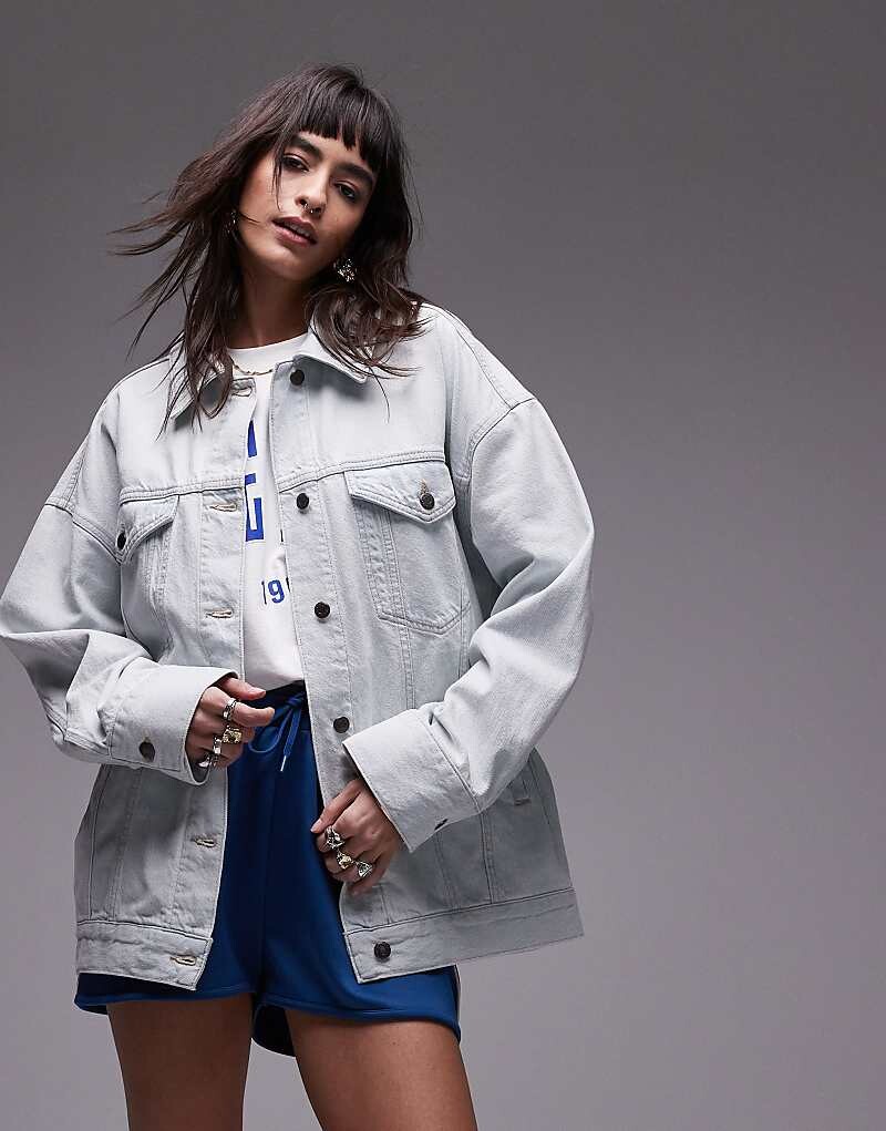 Topshop – Длинная джинсовая куртка с объемным кроем и эффектом отбеливания
Topshop – Длинная джинсовая куртка с объемным кроем и эффектом отбеливания