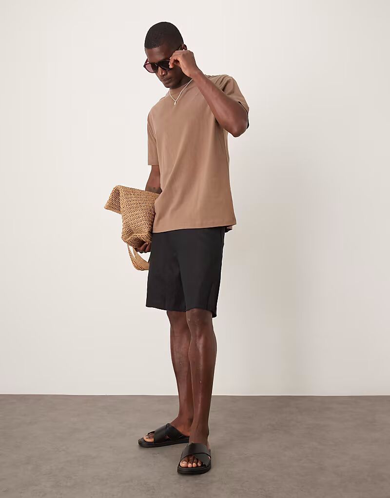 Шорты ARKET из чистого льна черного цвета
Шорты ARKET из чистого льна черного цвета