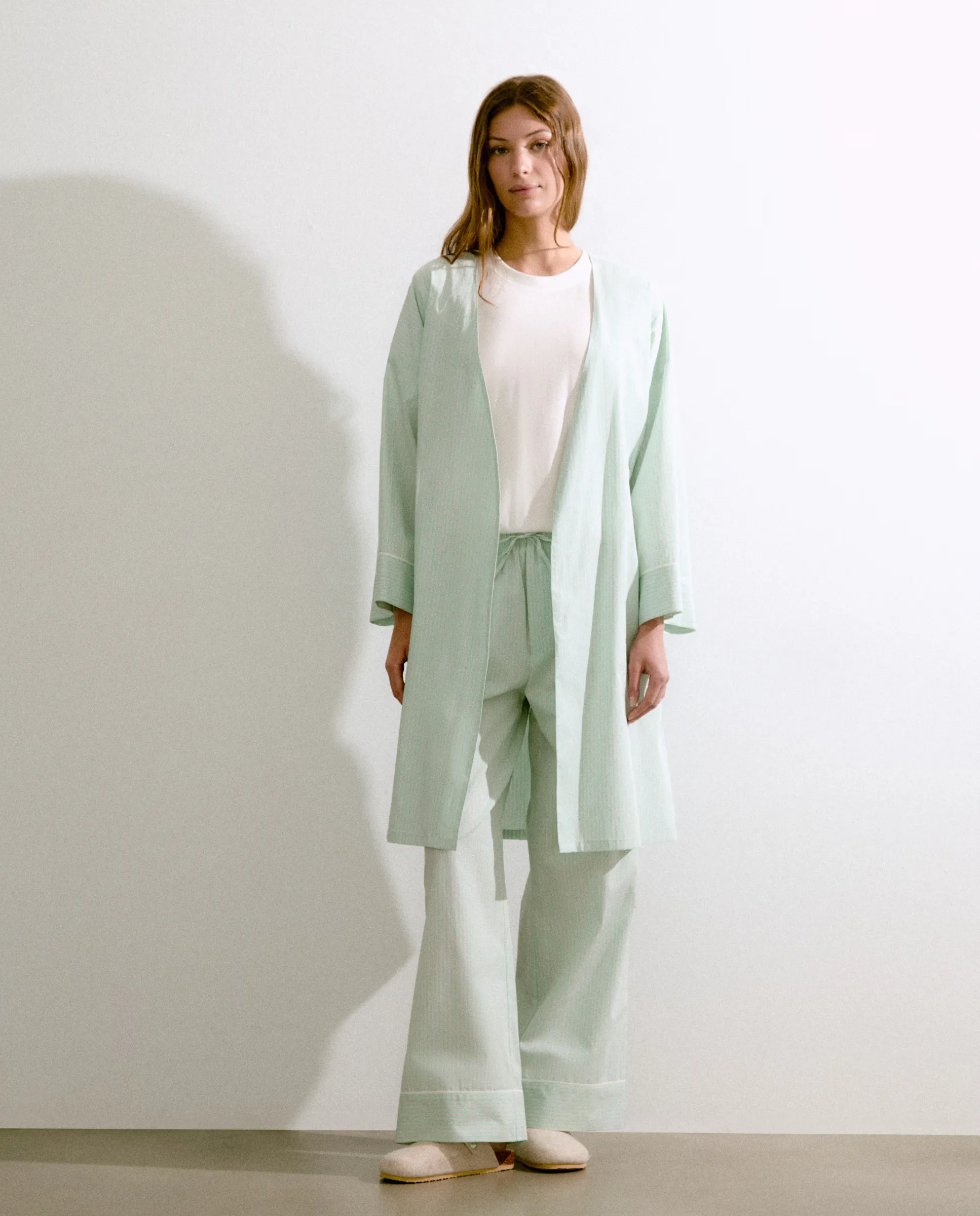 Женский халат Bata с контрастными деталями Énfasis, зеленый
Женский халат Bata с контрастными деталями Énfasis, зеленый