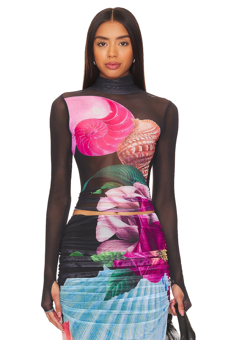 Зади топ Afrm, цвет surreal shells
Зади топ Afrm, цвет surreal shells