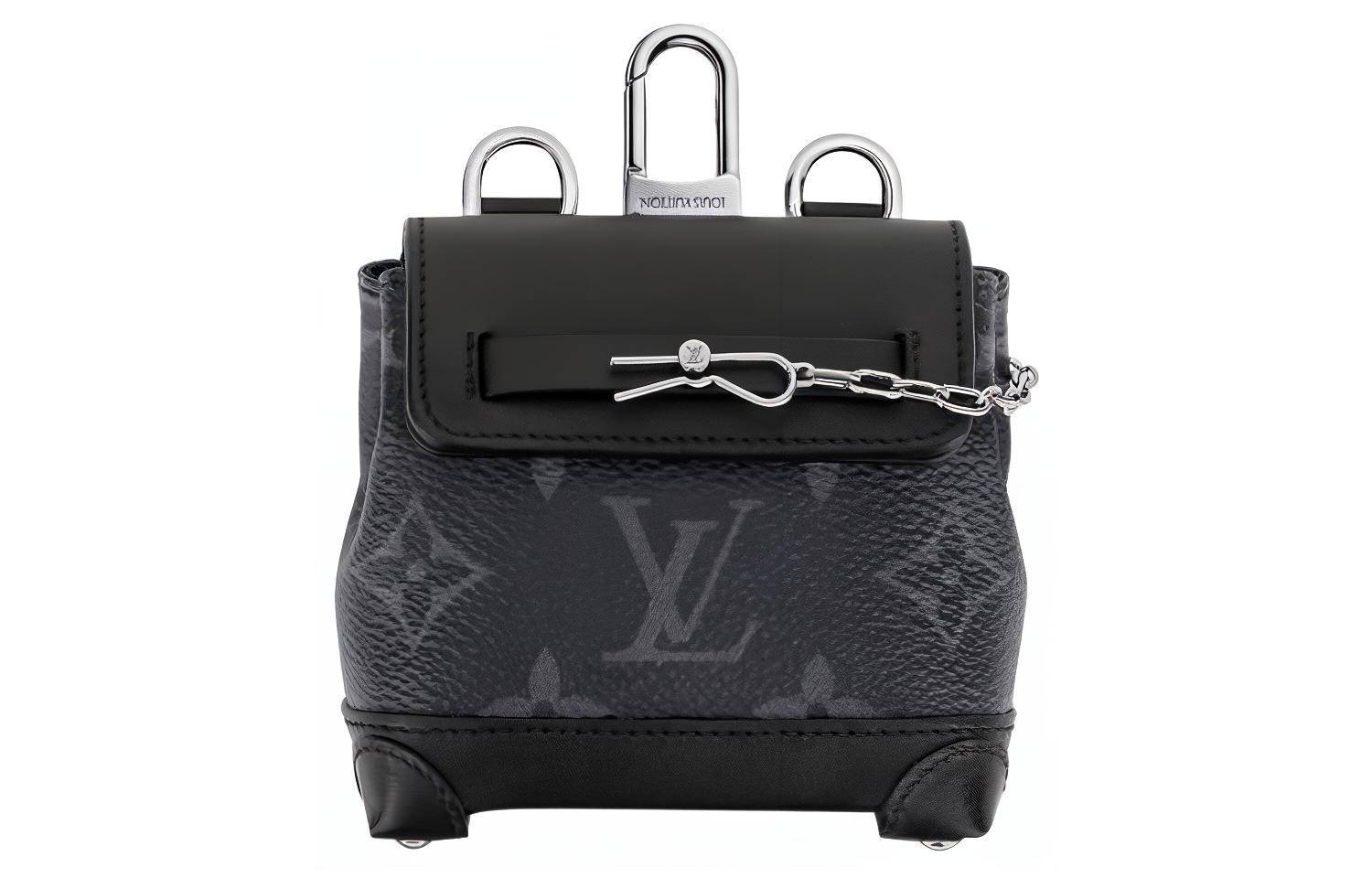 Сумка-мессенджер мини мужская черная LOUIS VUITTON из парусины с паровой пропиткой и кожаными деталями с подвесными мешочками для хранения
Сумка-мессенджер мини мужская черная LOUIS VUITTON из парусины с паровой пропиткой и кожаными деталями с подвесными мешочками для хранения