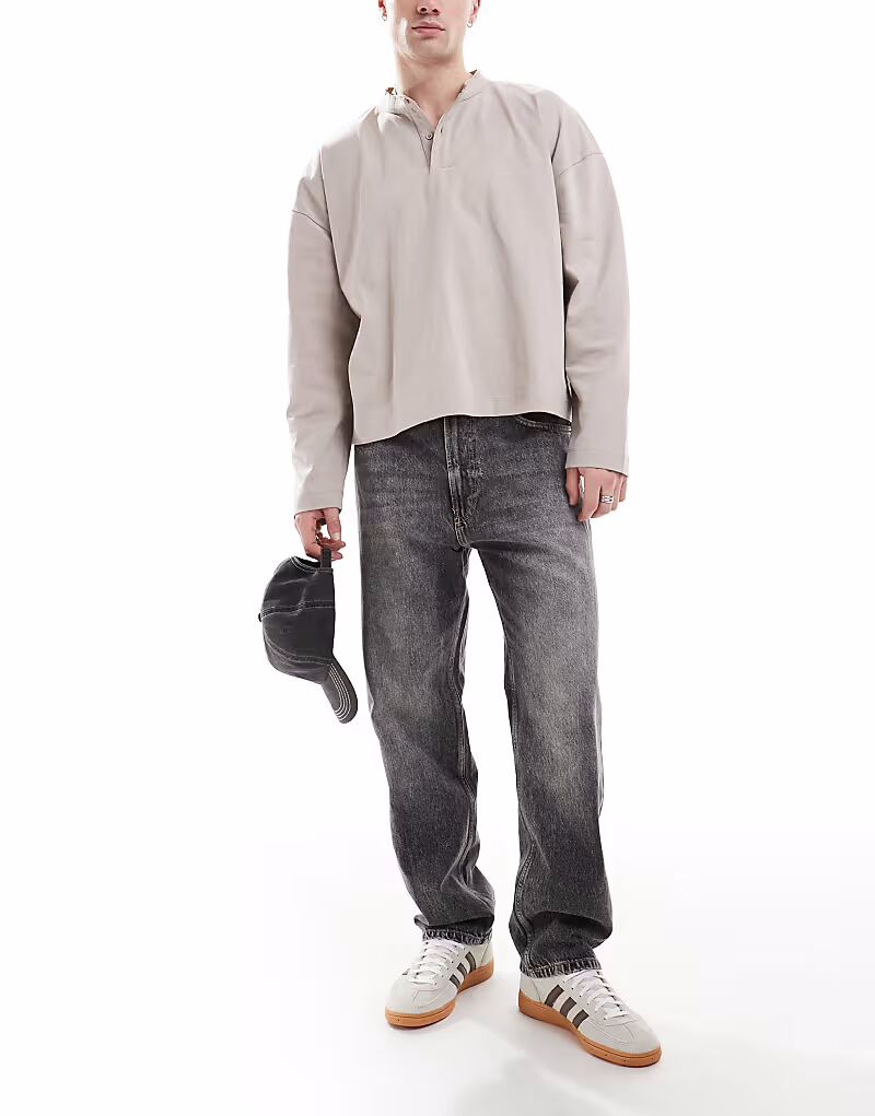 Прямые джинсы Bershka 90-х годов в выстиранном сером цвете
Прямые джинсы Bershka 90-х годов в выстиранном сером цвете