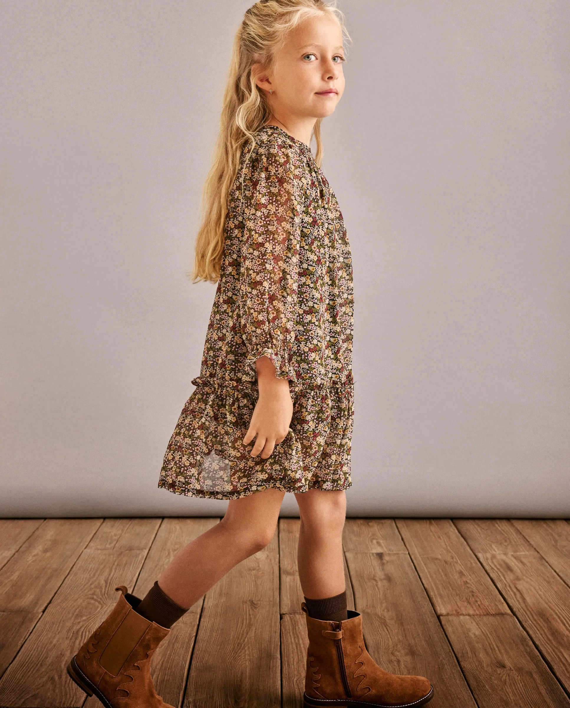 Платье для девочки с длинными рукавами из хлопкового шифона с люрексом, с цветочным многоцветным принтом Coconut El Corte Inglés, черный
Платье для девочки с длинными рукавами из хлопкового шифона с люрексом, с цветочным многоцветным принтом Coconut El Corte Inglés, черный