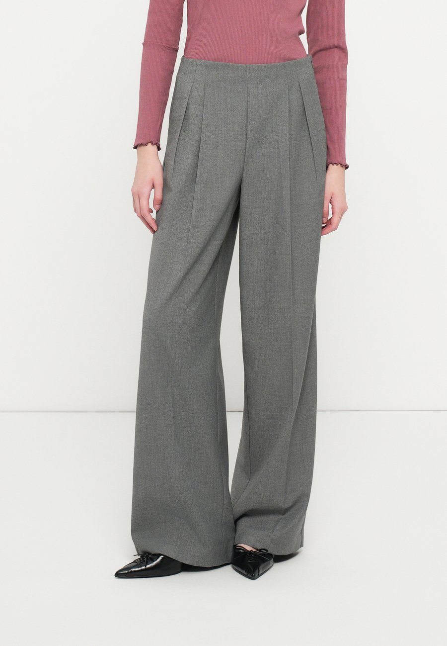 Брюки Vero Moda VMHAILEY WIDE PLEAT, Medium Grey Melange/Mottled Grey
Брюки Vero Moda VMHAILEY WIDE PLEAT, Medium Grey Melange/Mottled Grey