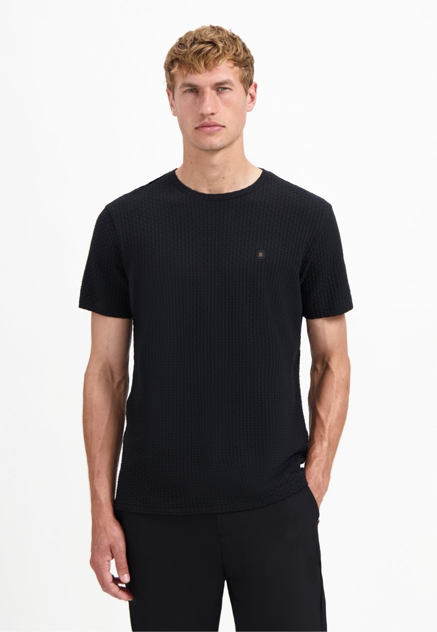 Футболка NO EXCESS STRUCTURED, Black, Черный, Футболка NO EXCESS STRUCTURED, Black
Футболка NO EXCESS STRUCTURED, Black, Черный, Футболка NO EXCESS STRUCTURED, Black