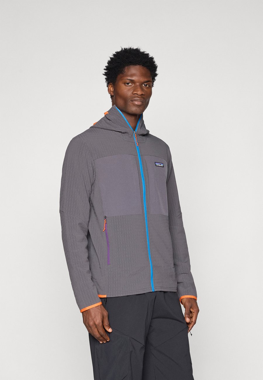 Куртка Patagonia R2 HOODY, Forge Grey/Grey
Куртка Patagonia R2 HOODY, Forge Grey/Grey