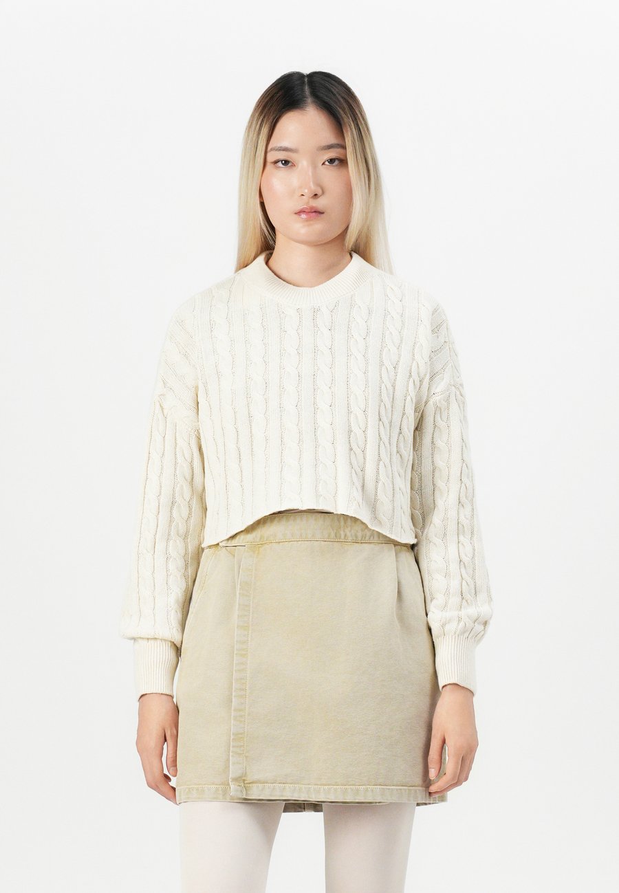 Джемпер ONLY ONLBIRTIE SHORT CABLE O NECK, Birch/Off-White
Джемпер ONLY ONLBIRTIE SHORT CABLE O NECK, Birch/Off-White