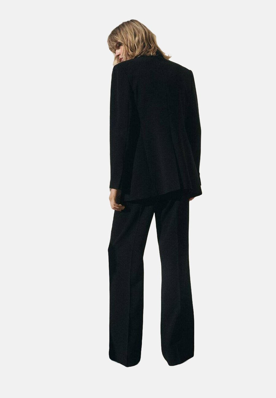 Брюки Mango MID-RISE , Black
Брюки Mango MID-RISE , Black