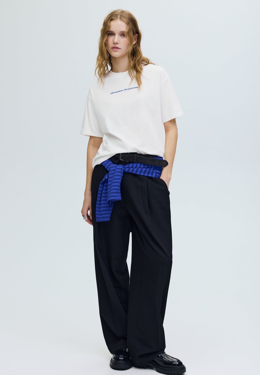 Футболка PULL&BEAR OFF-SEASON GRAPHIC , White
Футболка PULL&BEAR OFF-SEASON GRAPHIC , White