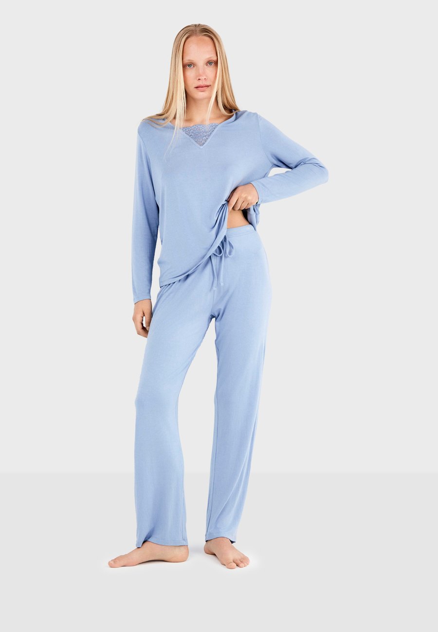 Пижамный комплект Gisela Pyjama set, Light Blue
Пижамный комплект Gisela Pyjama set, Light Blue