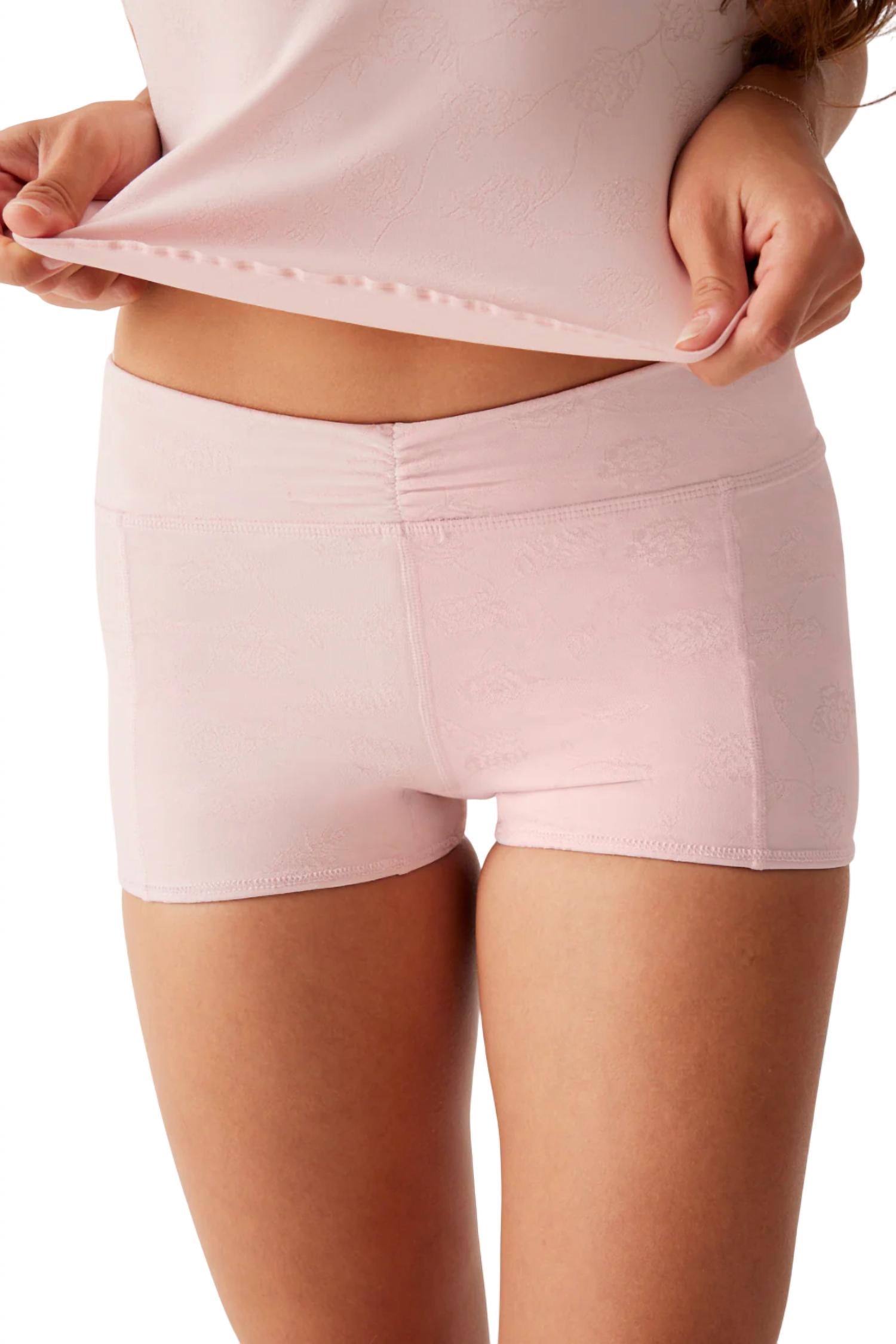 Короткие жаккардовые шорты Rehearsal Shine с розовыми лепестками Frankies Bikinis
Короткие жаккардовые шорты Rehearsal Shine с розовыми лепестками Frankies Bikinis