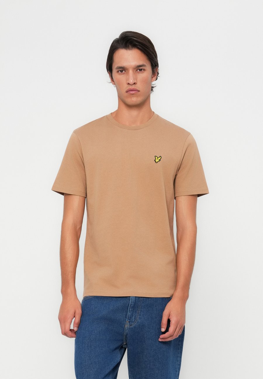 Футболка Lyle & Scott PLAIN, Tigers Eye/Light Brown
Футболка Lyle & Scott PLAIN, Tigers Eye/Light Brown