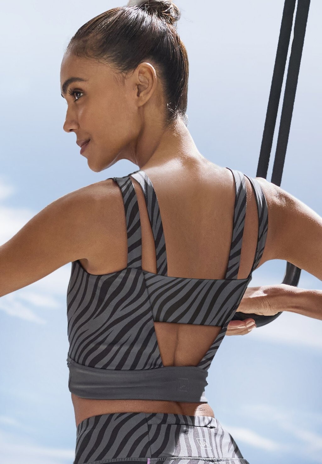 Топ CROP LASCANA Active, черный
Топ CROP LASCANA Active, черный